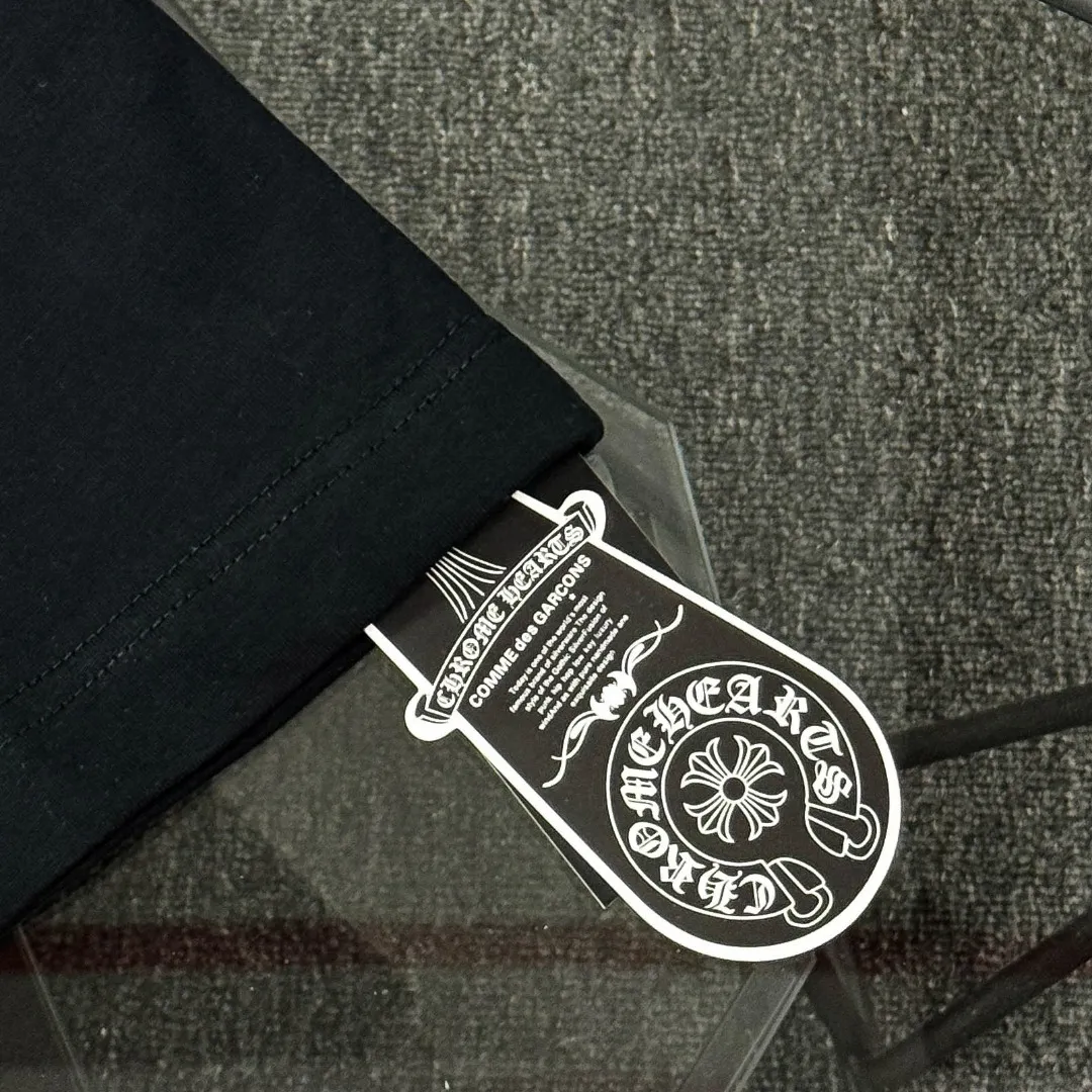 P170 Chrome Hearts 25 high version fabrics made of 300 grams of high-density cotton, no deformation, no shrinkage, complete with three labels, same style for men and women Process: imported hot stamping Color: white black SIZE: S-XL
